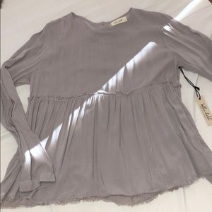 NWT Bella Dahl ruffle button back top